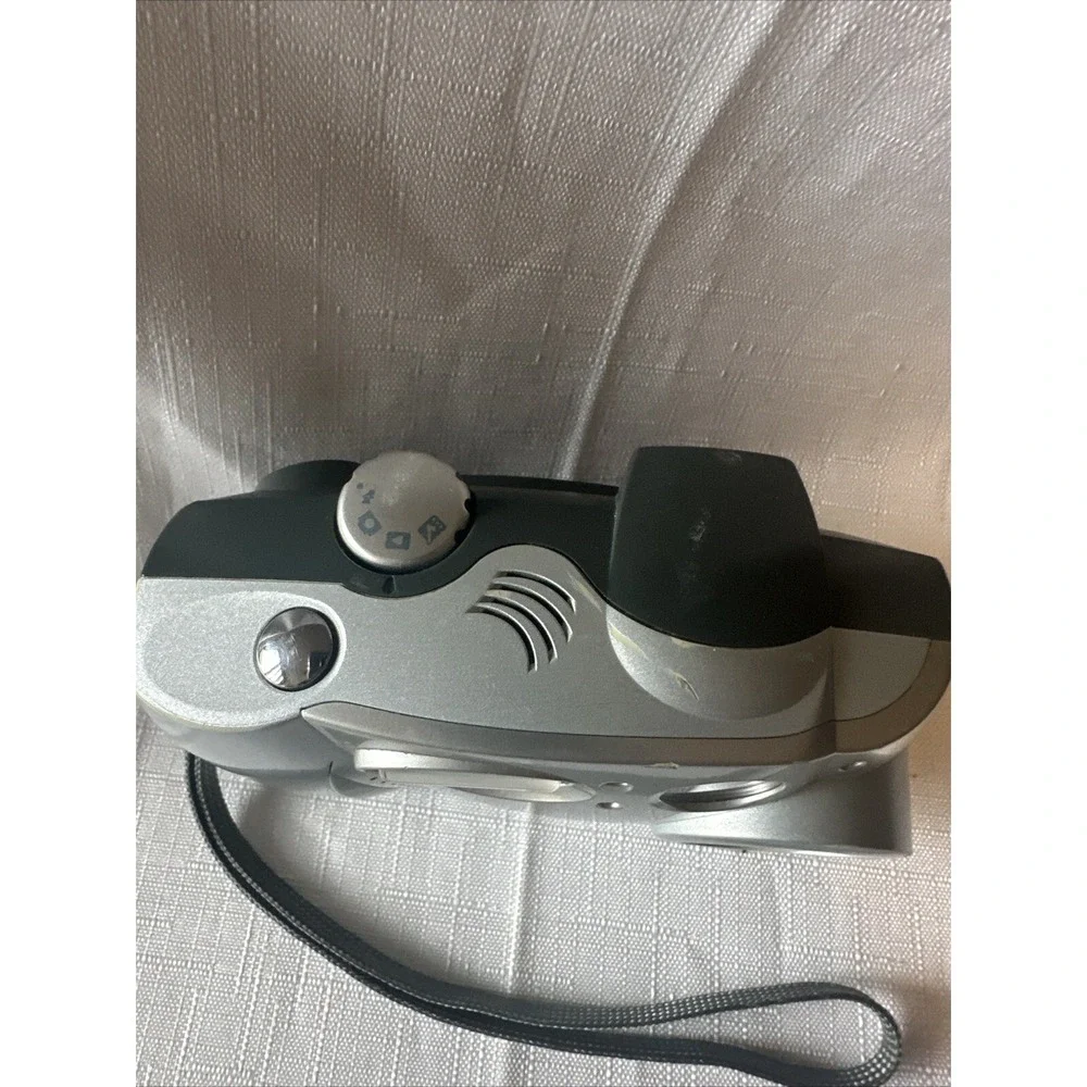 Kodak EasyShare DX3600 2.2MP Digital Camera - Silver Untested. No‎ battery